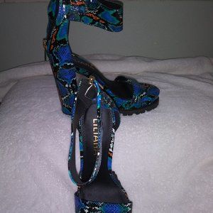 NWOT Liliana chunky heels snake print platform